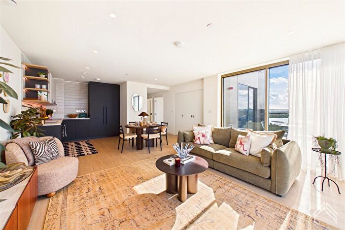 2 Bedroom Flat To Rent In Ferry Island, Heart Of Hale, London, N17