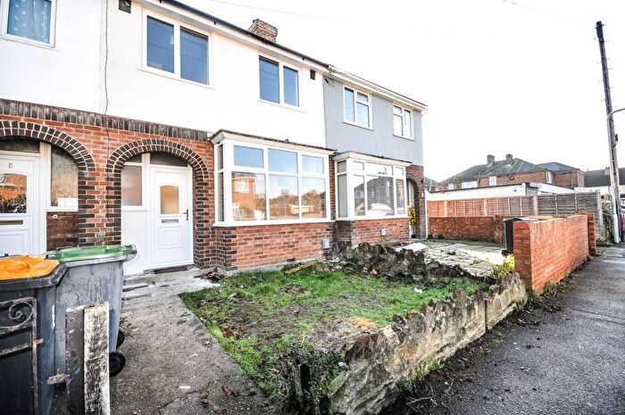 3 Bedroom Terraced House To Rent In Oak Road, Bedford, MK42