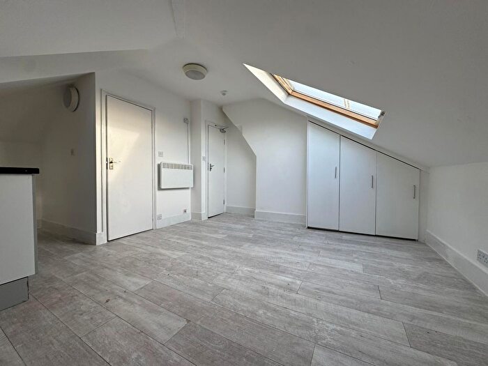 1 Bedroom Studio To Rent In Pownall Gardens, Hounslow, TW3