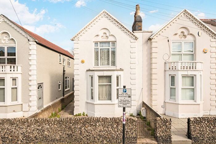 3 Bedroom Semi Detached House For Sale In Trevelyan Road, Tooting, SW17