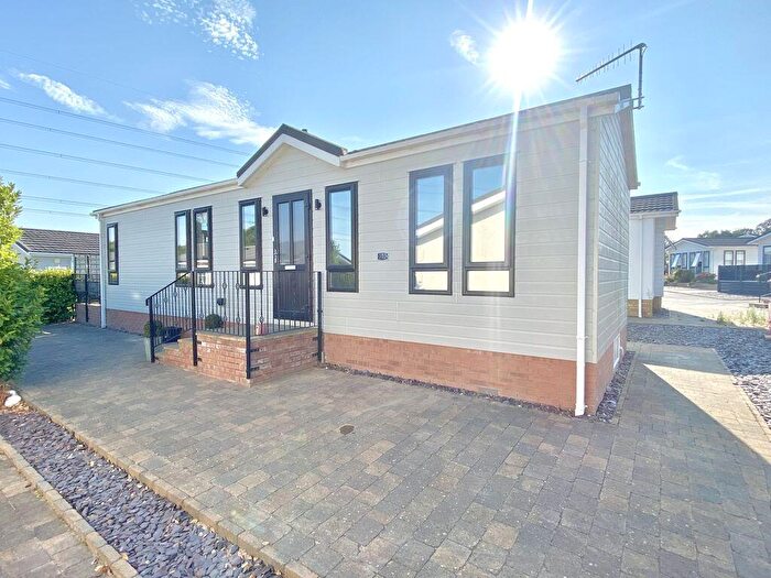 2 Bedroom Park Home For Sale In Wickham Court, North Boarhunt, PO17