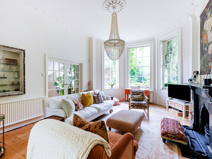 3 Bedroom Maisonette To Rent In Regents Park Road, London, NW1