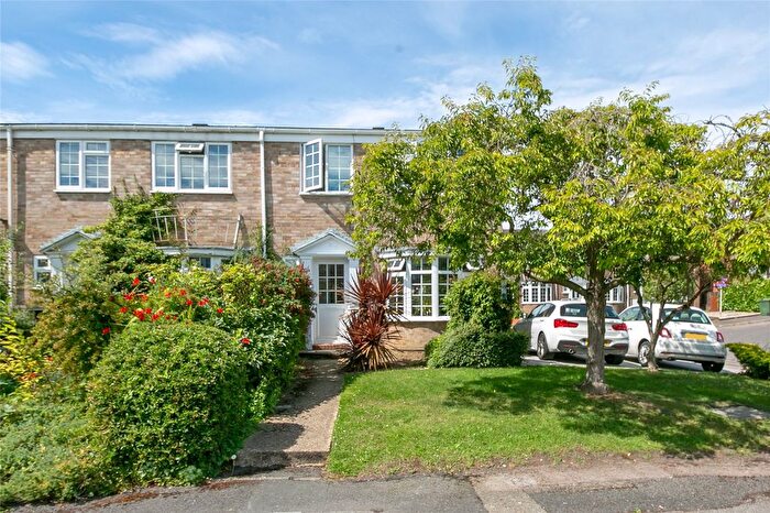 3 Bedroom End Terrace House To Rent In Sandalwood, Guildford, Surrey, GU2