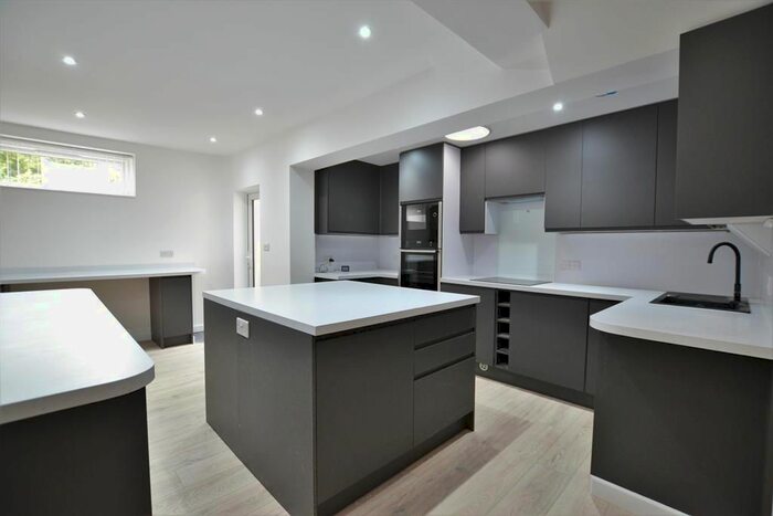 2 Bedroom Town House To Rent In Andover Street, Cheltenham, GL50