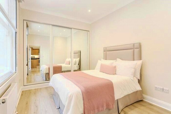 2 Bedroom Flat To Rent In Kings Road, Chelsea, SW3