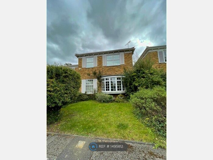 4 Bedroom Detached House To Rent In Cotswold Close, Kingston Upon Thames, KT2
