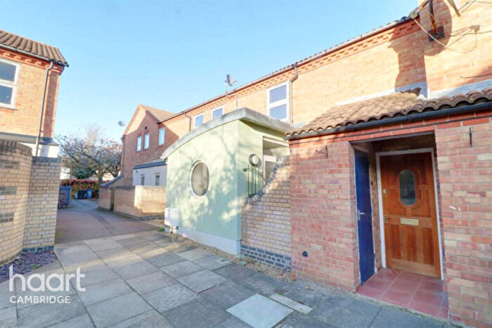 2 Bedroom Flat To Rent In Roman Courts, Cambridge, CB4