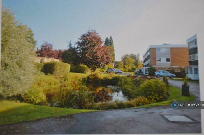 2 Bedroom Maisonette To Rent In Doods Place, Reigate, RH2