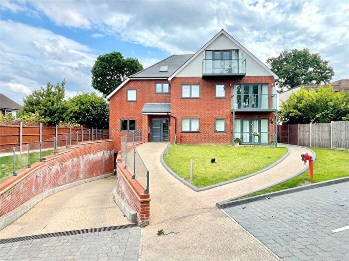 2 Bedroom Flat To Rent In The Causeway, Potters Bar, EN6