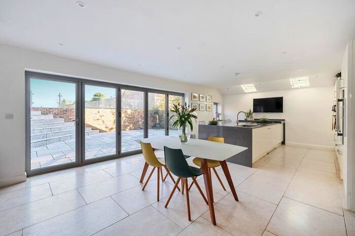 4 Bedroom Detached House For Sale In Southend, Oxford, OX44