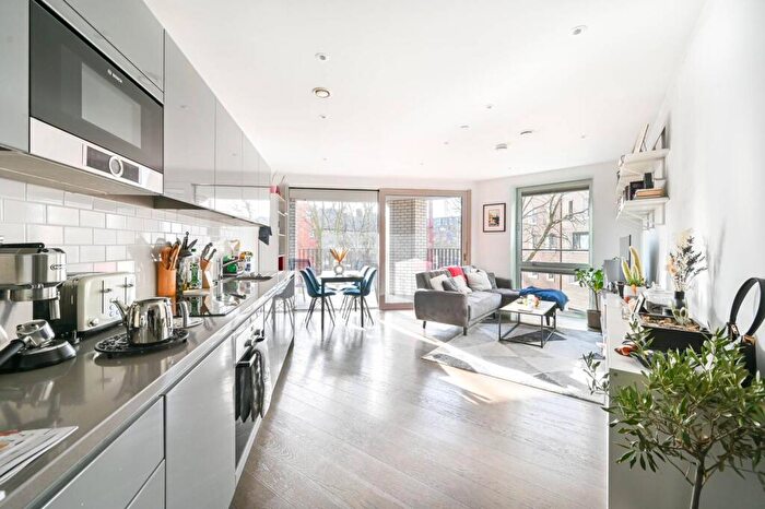 2 Bedroom Flat To Rent In Wansey Street, Elephant And Castle, London, SE17