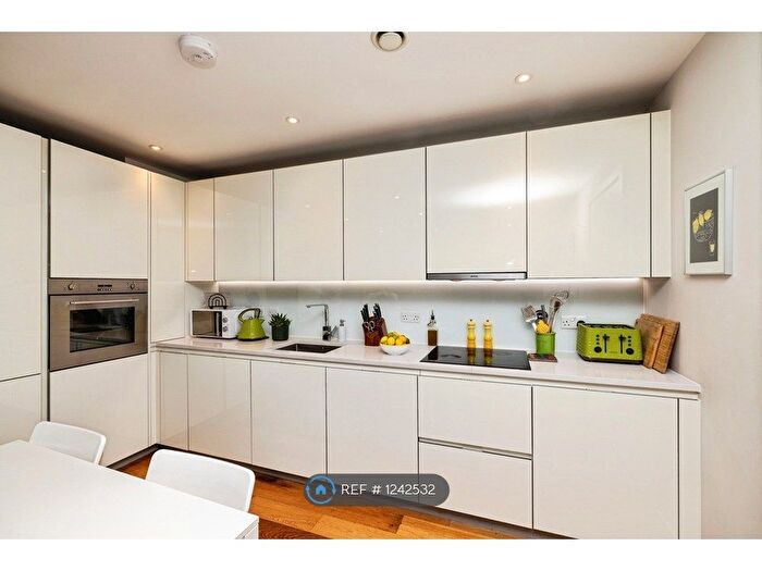 2 Bedroom Flat To Rent In Clift House, London, N1