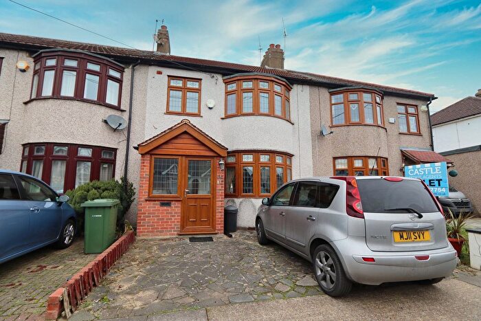 3 Bedroom Terraced House To Rent In Birch Road, Essex, RM7