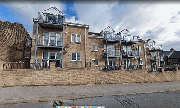 2 Bedroom Flat To Rent In New Road, Staincross, Barnsley, S75