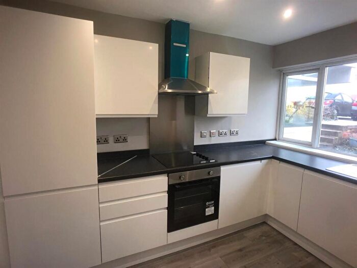 2 Bedroom Apartment To Rent In Lane End Court, Leeds, LS17