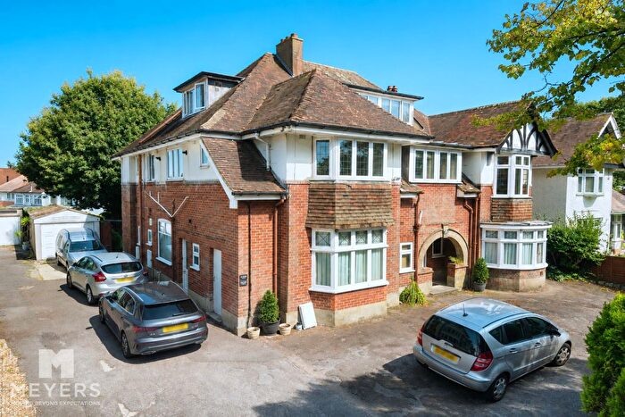 2 Bedroom Flat To Rent In Wentworth Avenue, Bournemouth, BH5