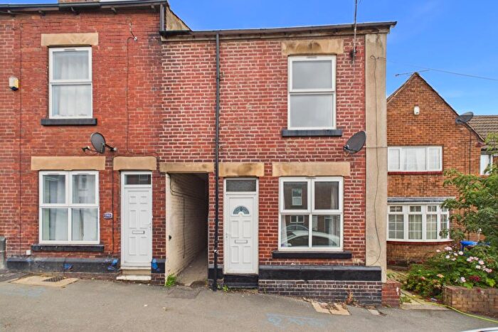 2 Bedroom End Of Terrace House For Sale In Woodseats Road, Sheffield, S8