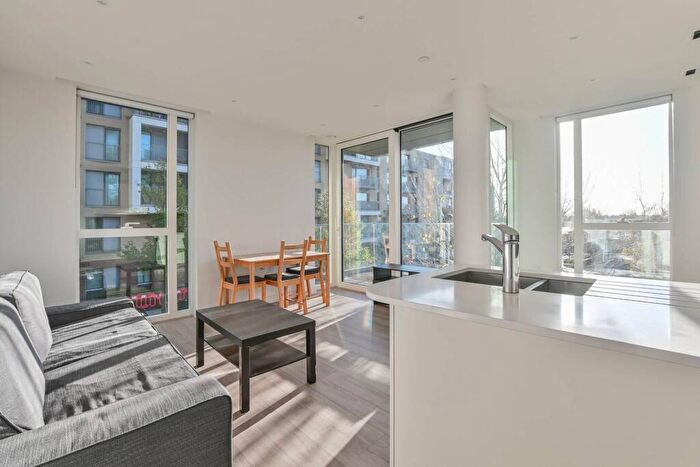 2 Bedroom Flat For Sale In Woodberry Down, Stoke Newington, London, N4
