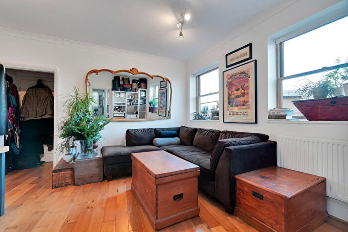 2 Bedroom Apartment To Rent In Eagle Wharf Road, London, N1