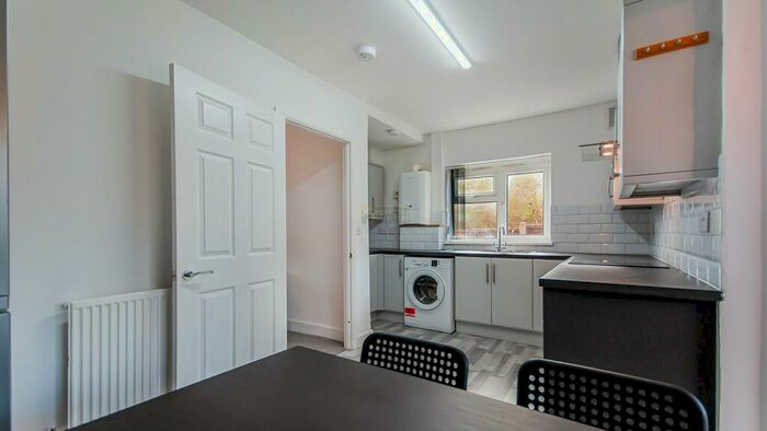 2 Bedroom End Of Terrace House To Rent In Tealby Grove, Selly Park - Bath Property, B29