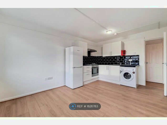2 Bedroom Flat To Rent In Navarre Road, London, E6