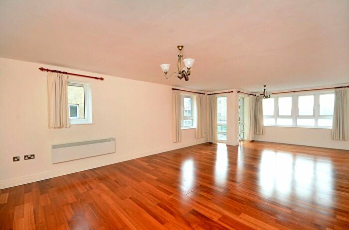 3 Bedroom Flat For Sale In St Davids Square, Isle Of Dogs, London, E14