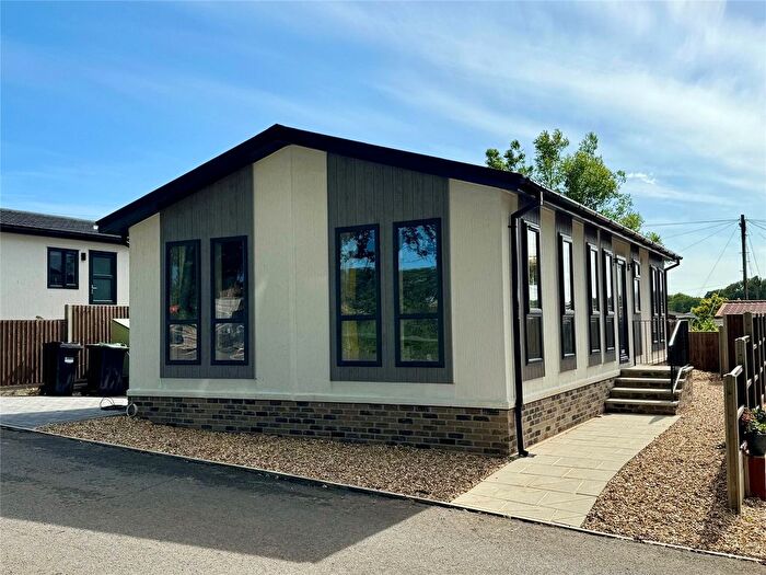 2 Bedroom Mobile/park Home For Sale In Bashley Cross Road, New Milton, Hampshire, BH25