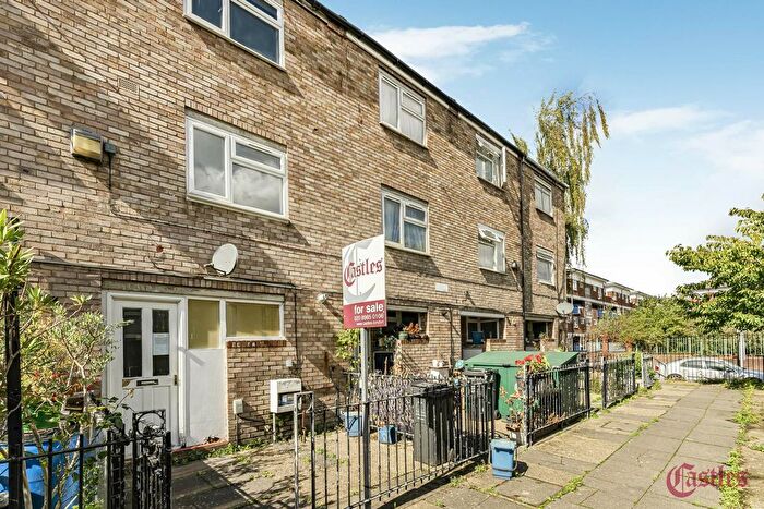 3 Bedroom Terraced House For Sale In Redwald Road, London, E5
