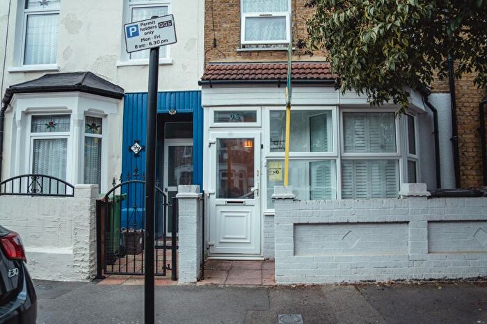 1 Bedroom Flat For Sale In Pearcroft Road, Leytonstone, E11