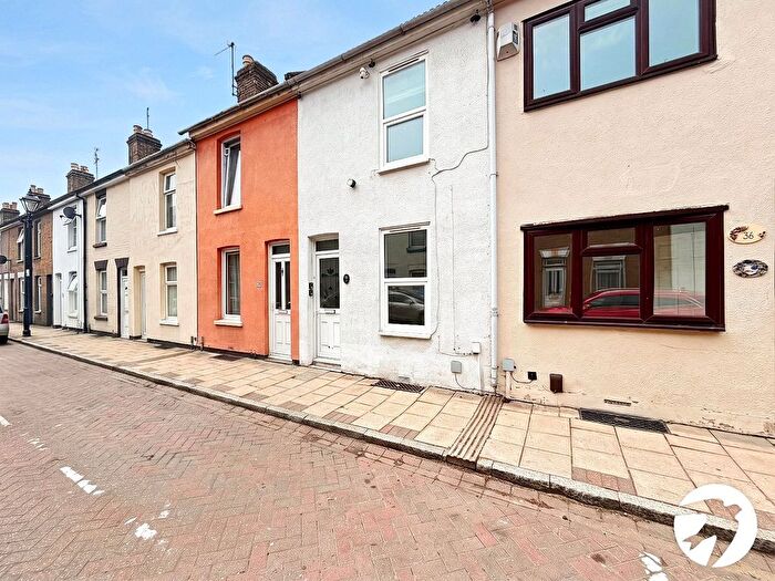 3 Bedroom Terraced House To Rent In West Street, Gillingham, Kent, ME7