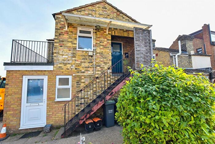 1 Bedroom Flat For Sale In New Road, Ditton, Aylesford, ME20