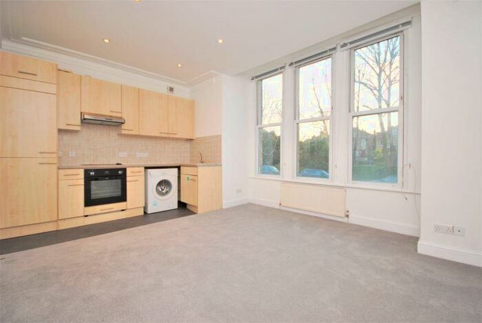 Studio To Rent In The Gardens East Dulwich, SE22