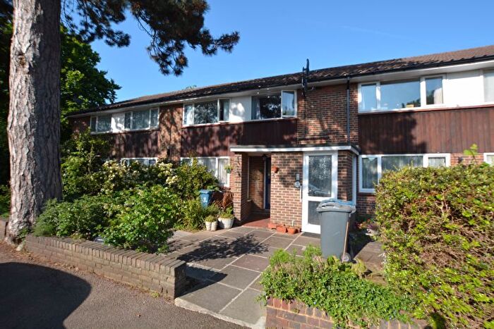 2 Bedroom Flat To Rent In Wellington Road, Hatch End, HA5