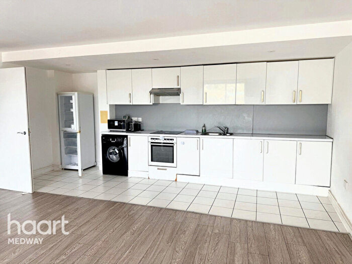 2 Bedroom Apartment For Sale In Barrier Road, Chatham, ME4