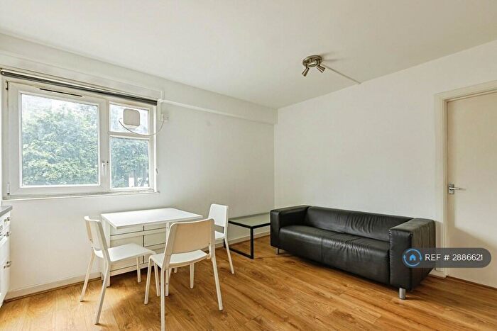3 Bedroom Flat To Rent In Cropley Court, London, N1