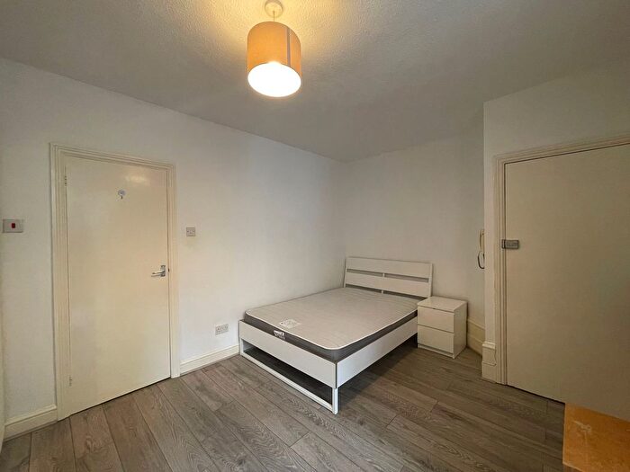 Studio To Rent In Brunswick Place, Hove, BN3