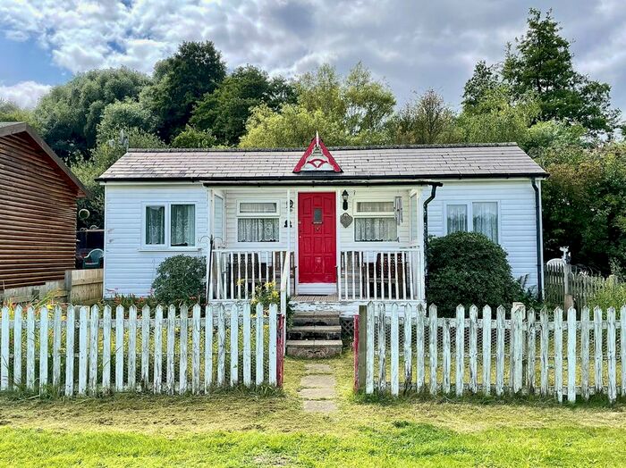 3 Bedroom Chalet For Sale In Larford Farm, Stourport-On-Severn, DY13