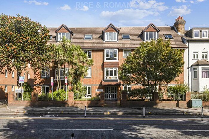 1 Bedroom Flat For Sale In Kingston Lodge, New Malden, KT3