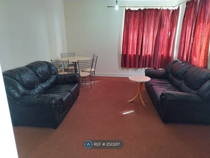 2 Bedroom Flat To Rent In Spectrum Tower, Ilford, IG1