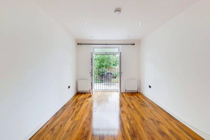 2 Bedroom Flat To Rent In Gordon Road, Carshalton Beeches, Carshalton, SM5