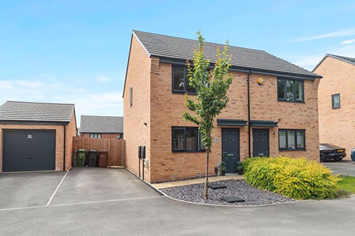 2 Bedroom Semi Detached House For Sale In Peony Rise, Leeds, LS14