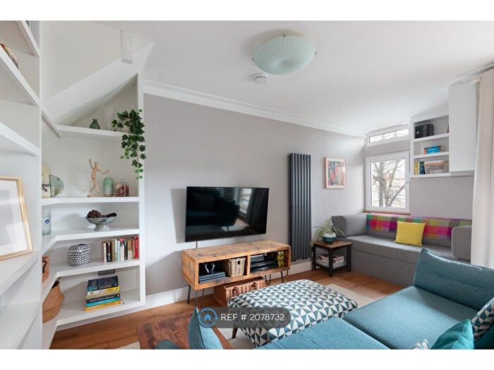 3 Bedroom Flat To Rent In Cedars Road, London, SW4