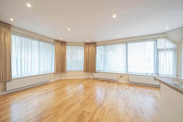 2 Bedroom Flat To Rent In Queens Terrace, London, NW8