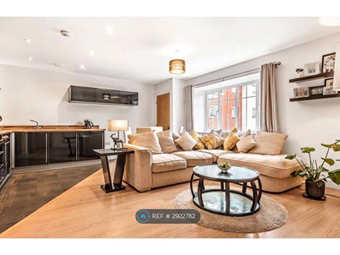 2 Bedroom Flat To Rent In Ellis Close, Ruislip, HA4