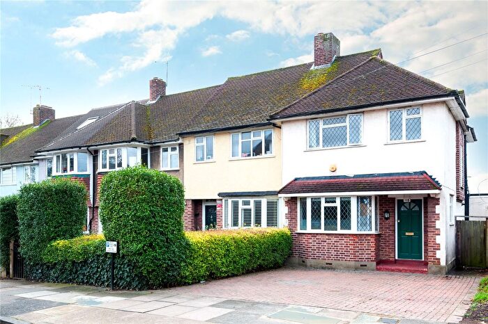 3 Bedroom End Of Terrace House For Sale In Meadway, Twickenham, TW2