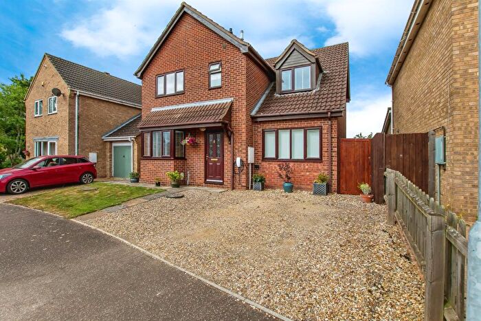 5 Bedroom Detached House For Sale In Harvest Close, Stilton, Peterborough, PE7