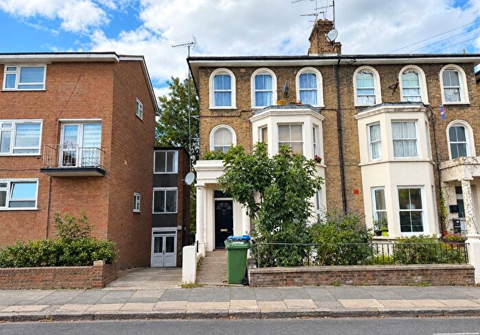 2 Bedroom Flat For Sale In Wellington Gardens, Greenwich, London, SE7