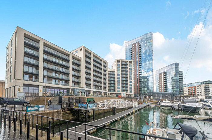 2 Bedroom Flat For Sale In Maritime Walk, Ocean Village, Southampton, Hampshire, SO14