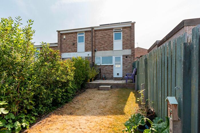 2 Bedroom End Of Terrace House For Sale In Leafield Road, Oxford, OX4