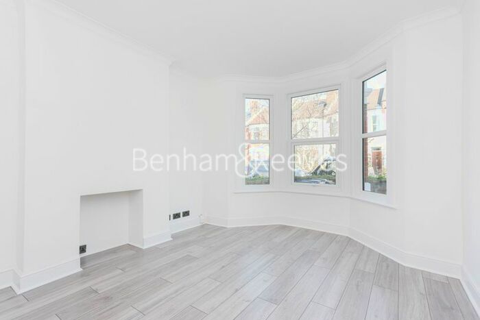 3 Bedroom Terraced House To Rent In Drayton Avenue, Ealing, W13